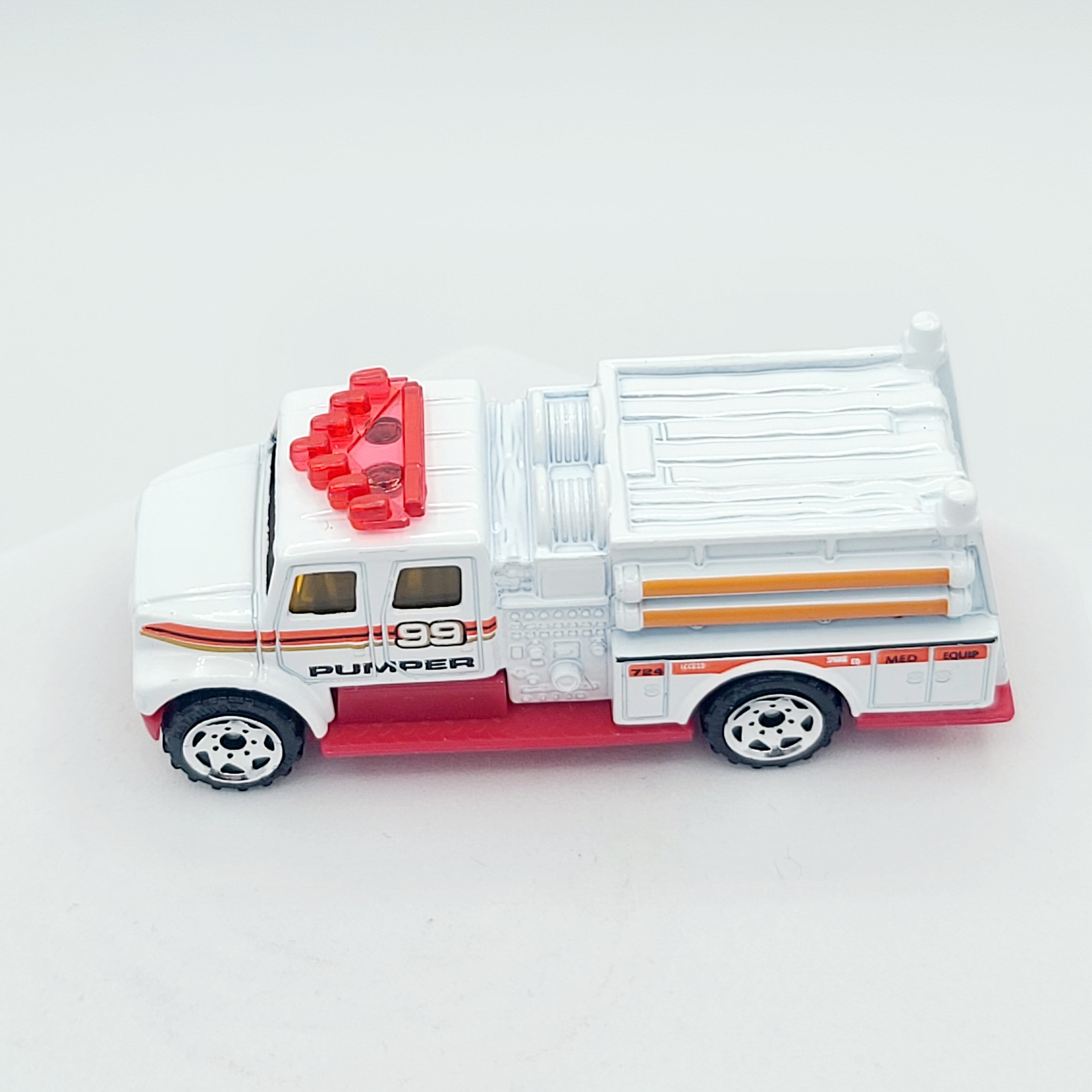 Matchbox International Pumper Fire Truck (2005 MBX Basic - Hero City)